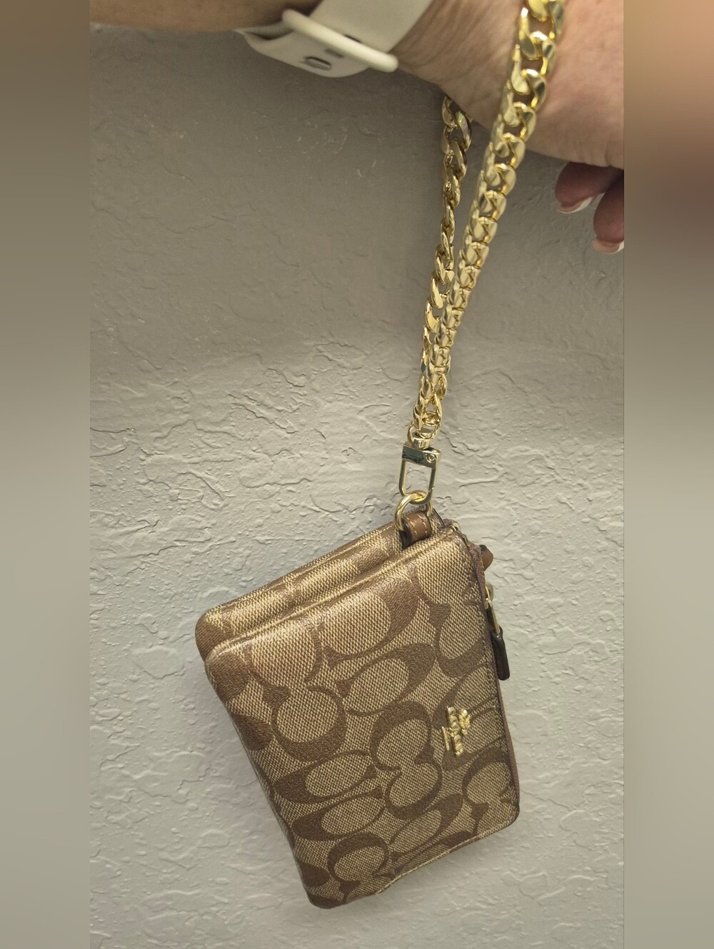 💥LIKE FOR 50% OFF! Coach Signature Wallet. Also Can Use as Wristlit! LIKE NEW! - Picture 7 of 15
